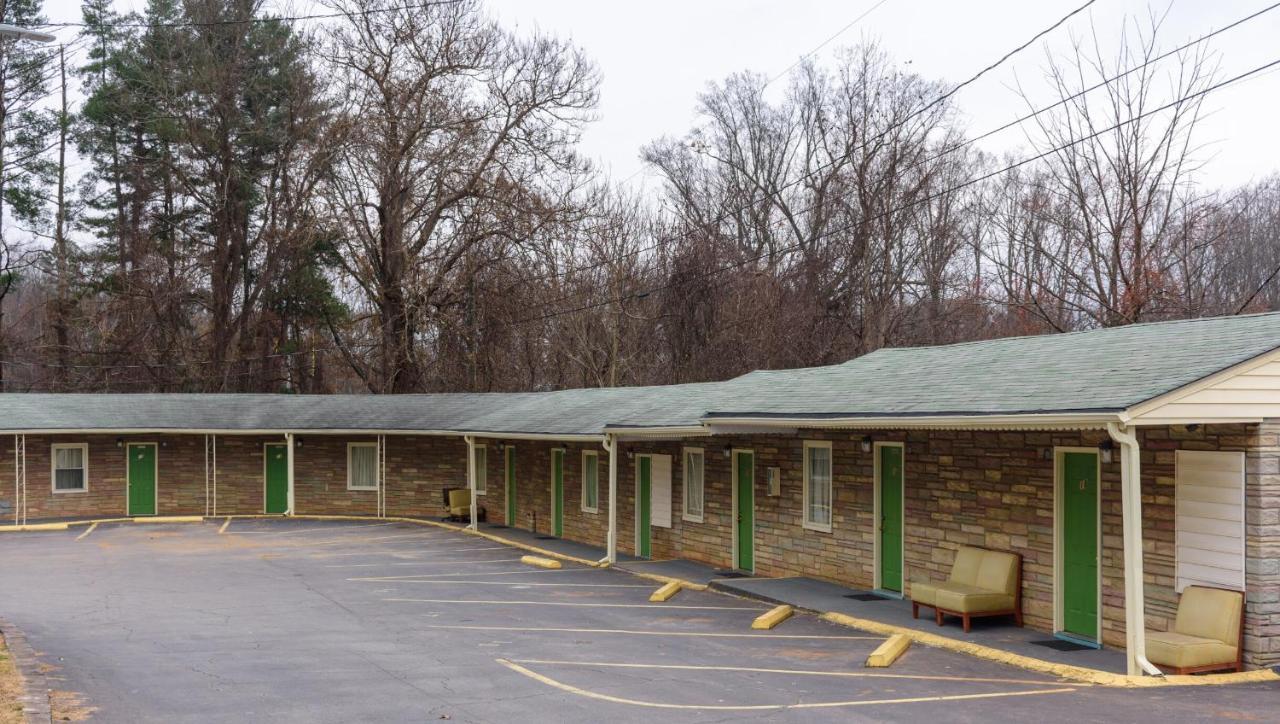 Whispering Pines Motel - 阿什维尔 外观 照片
